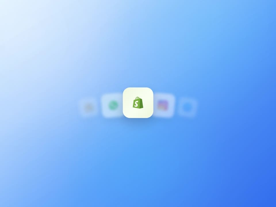 Animated preview of connected support channels cycling through the Outlined setup flow.